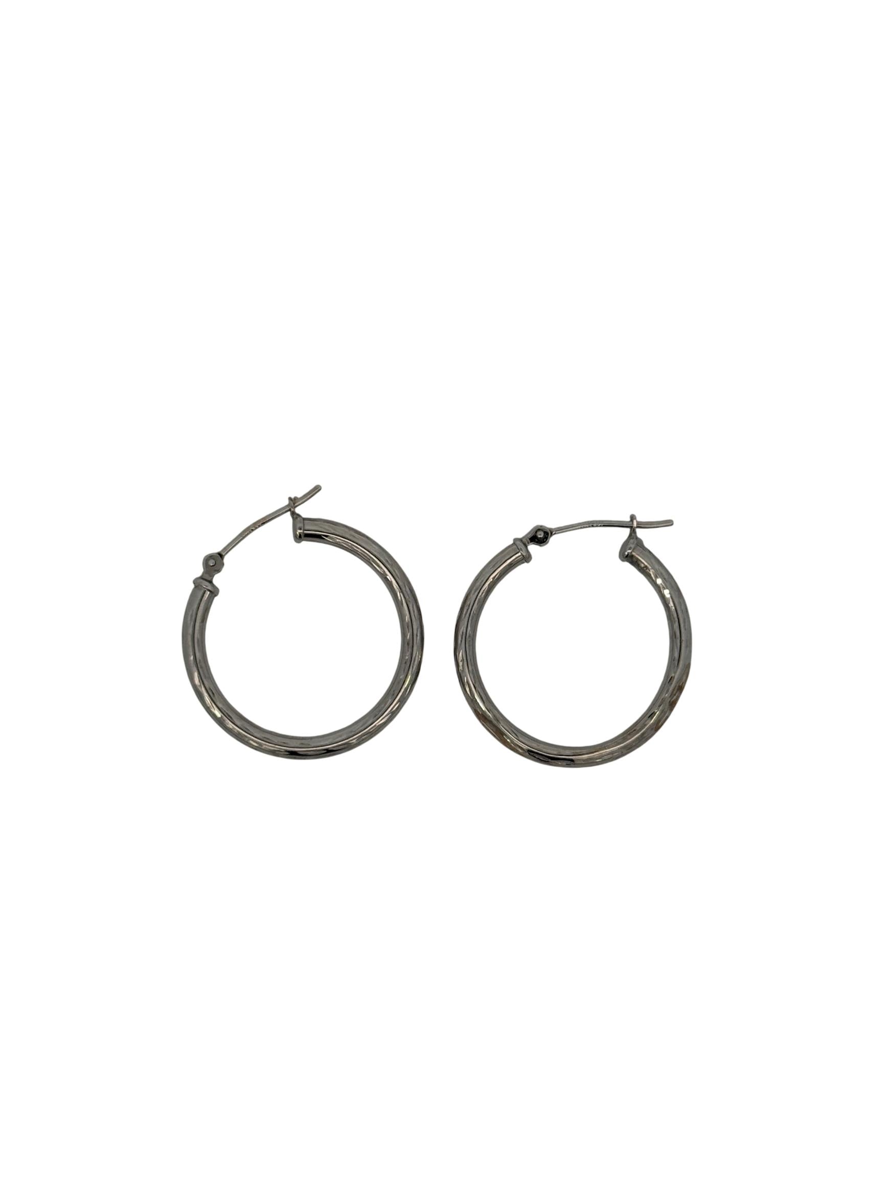10k White Gold Medium Hoops