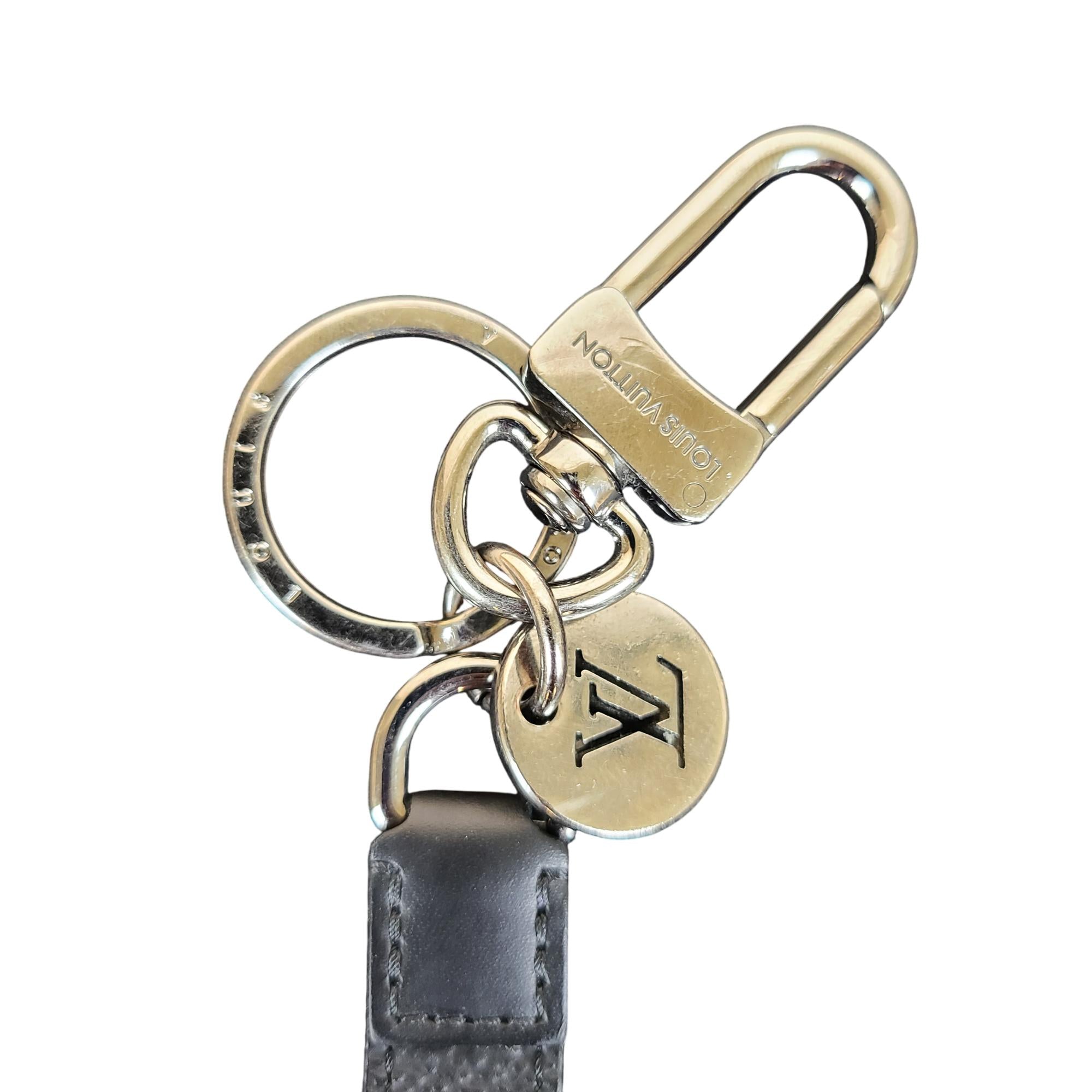 Louis Vuitton Porte-Clés Dragonne Key Chain – The Luxury Louis Vuitton Porte-Clés Dragonne Key Chain – The Luxury