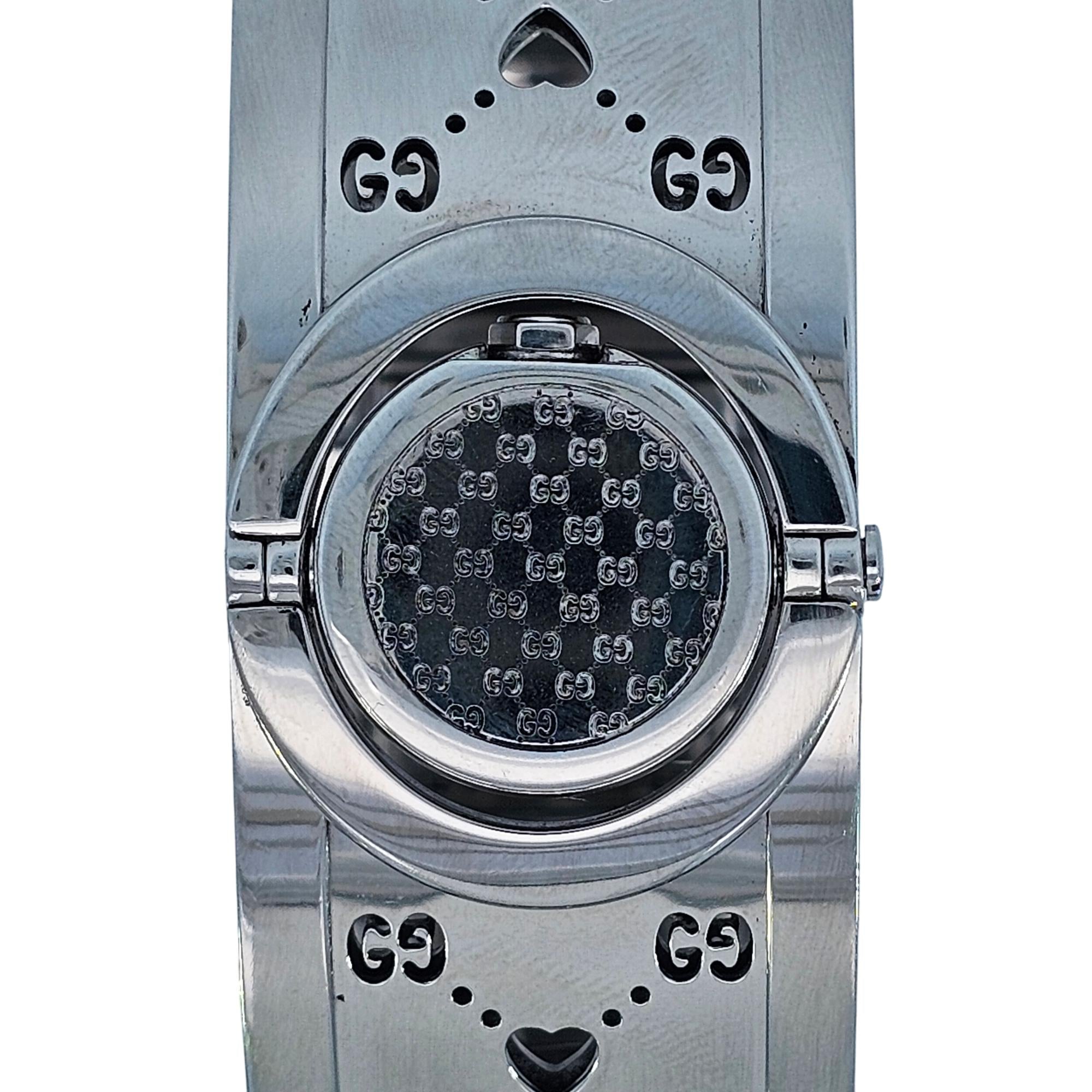 Gucci Twirl Heart Bangle SS Mother of pearl Reversible dial YA112501