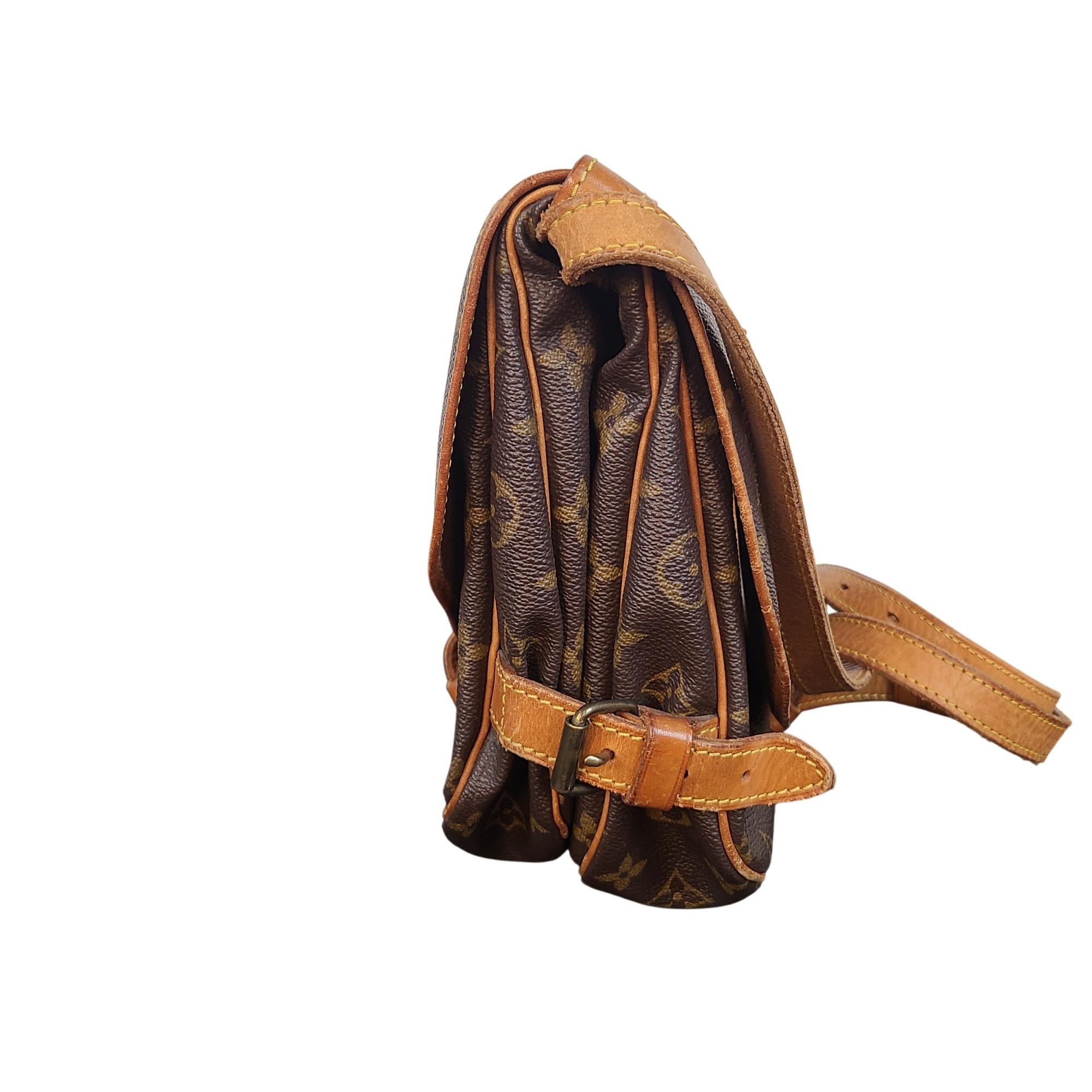 Louis Vuitton Saumur 35