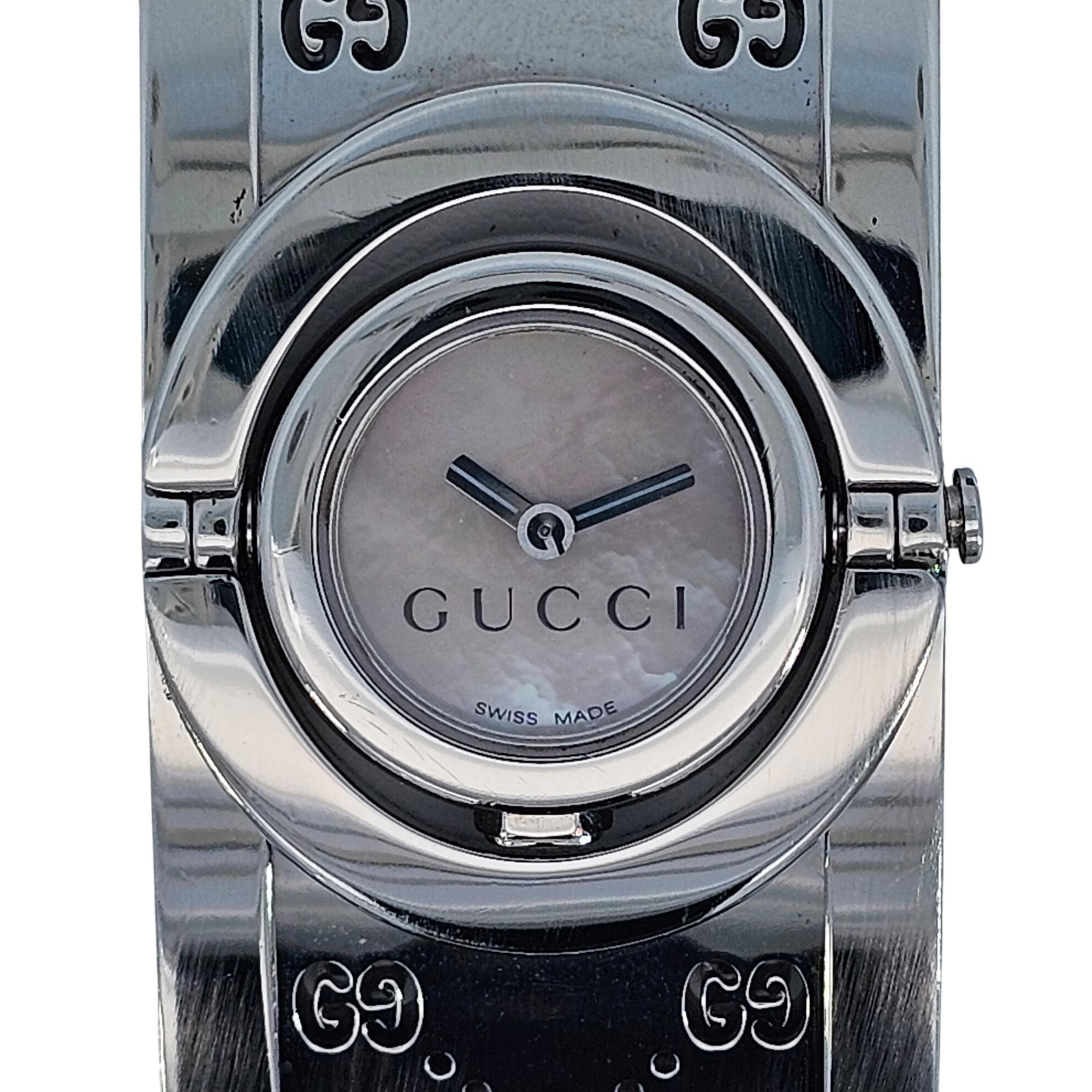 Gucci Twirl Heart Bangle SS Mother of pearl Reversible dial YA112501