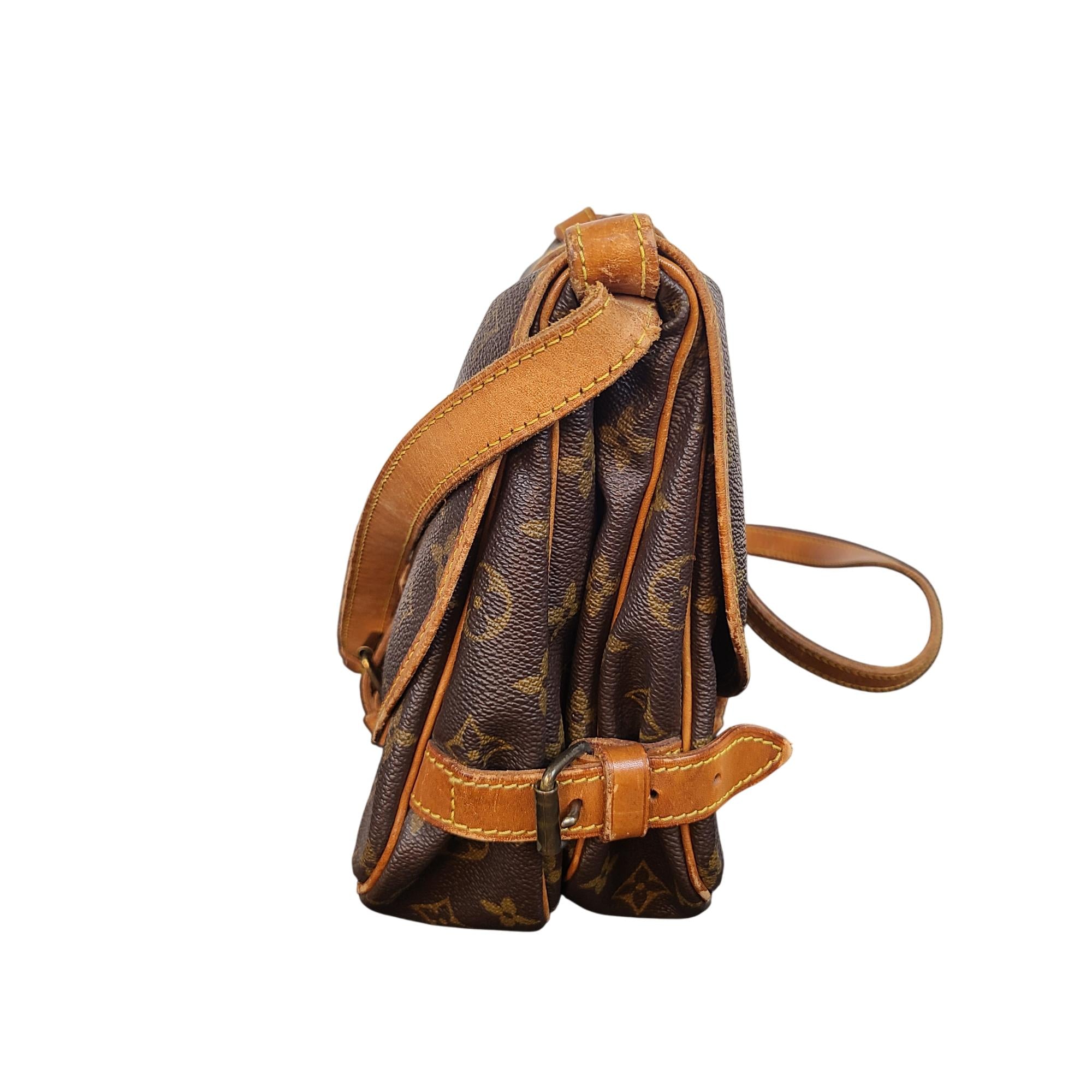 Louis Vuitton Saumur 35