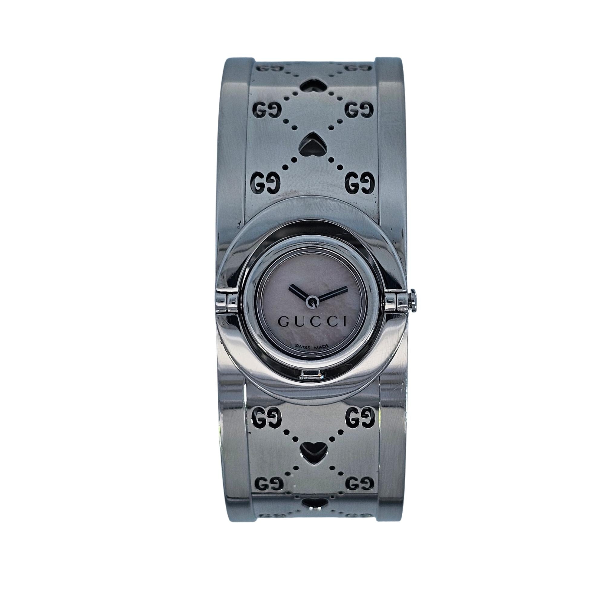 Gucci Twirl Heart Bangle SS Mother of pearl Reversible dial YA112501
