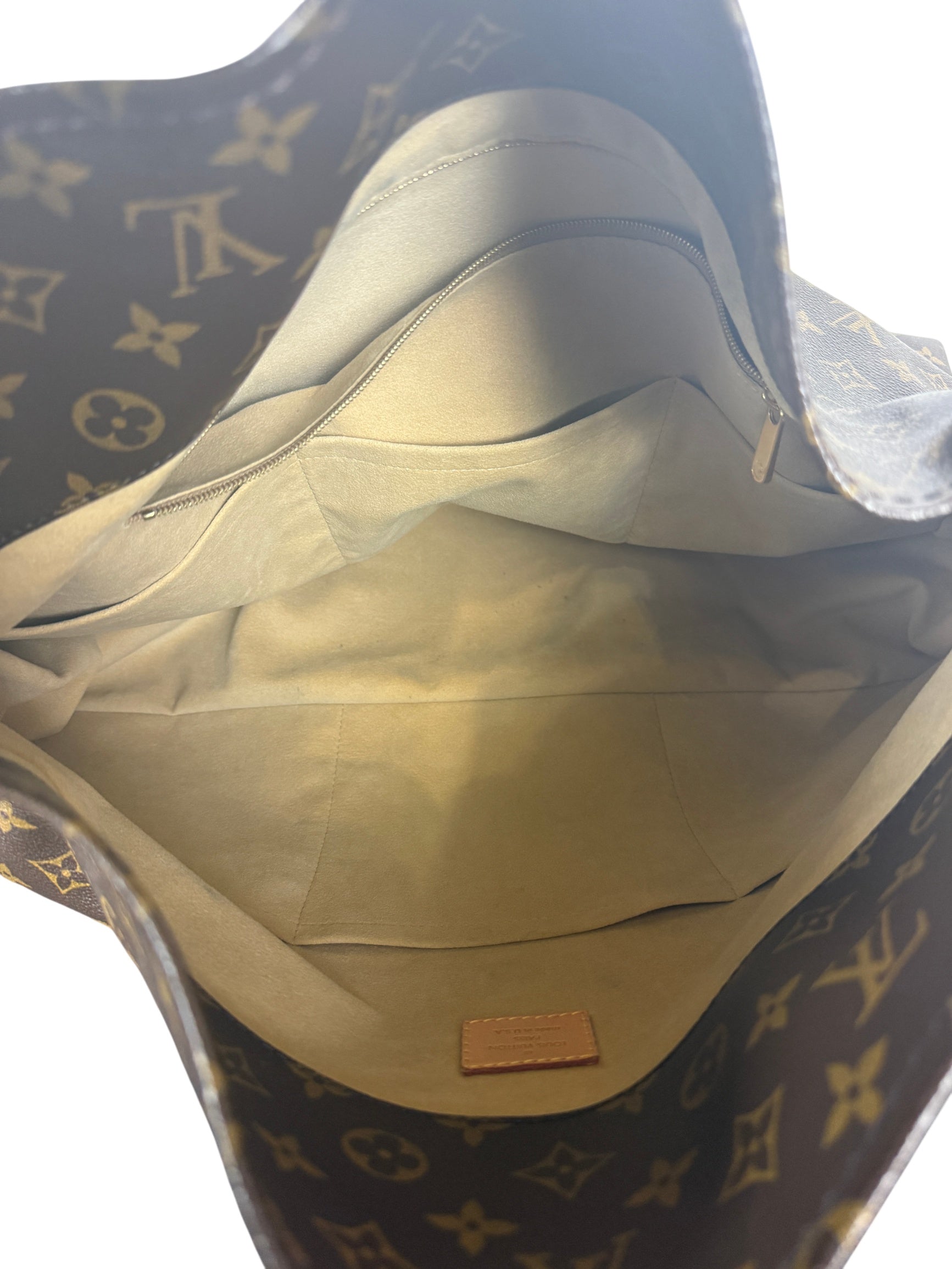 Louis Vuitton Artsy MM Hobo