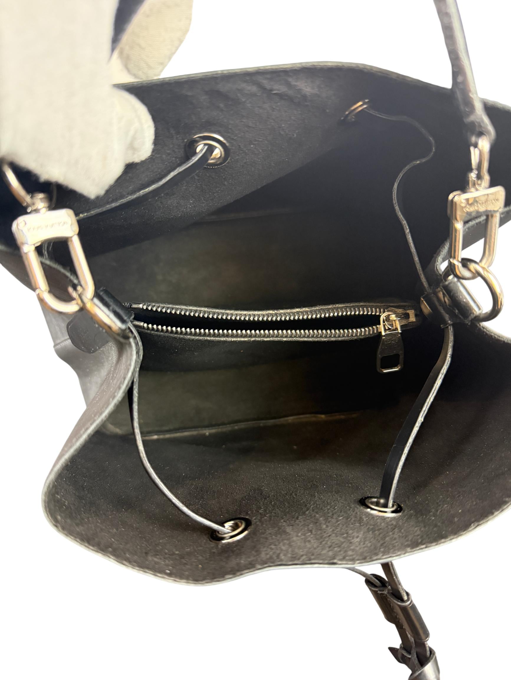 Louis Vuitton Epi NeoNoe MM Black Leather Handbag