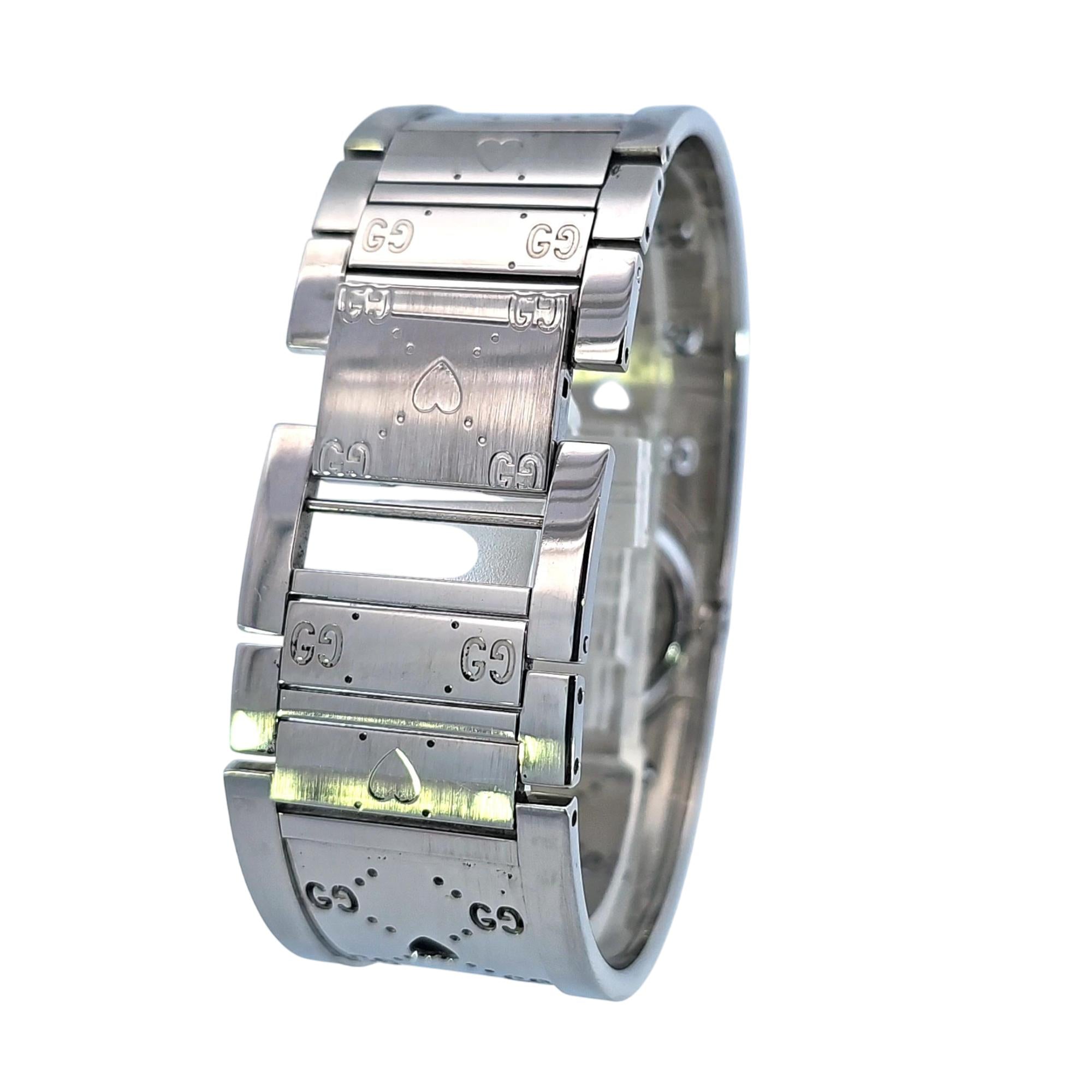 Gucci Twirl Heart Bangle SS Mother of pearl Reversible dial YA112501