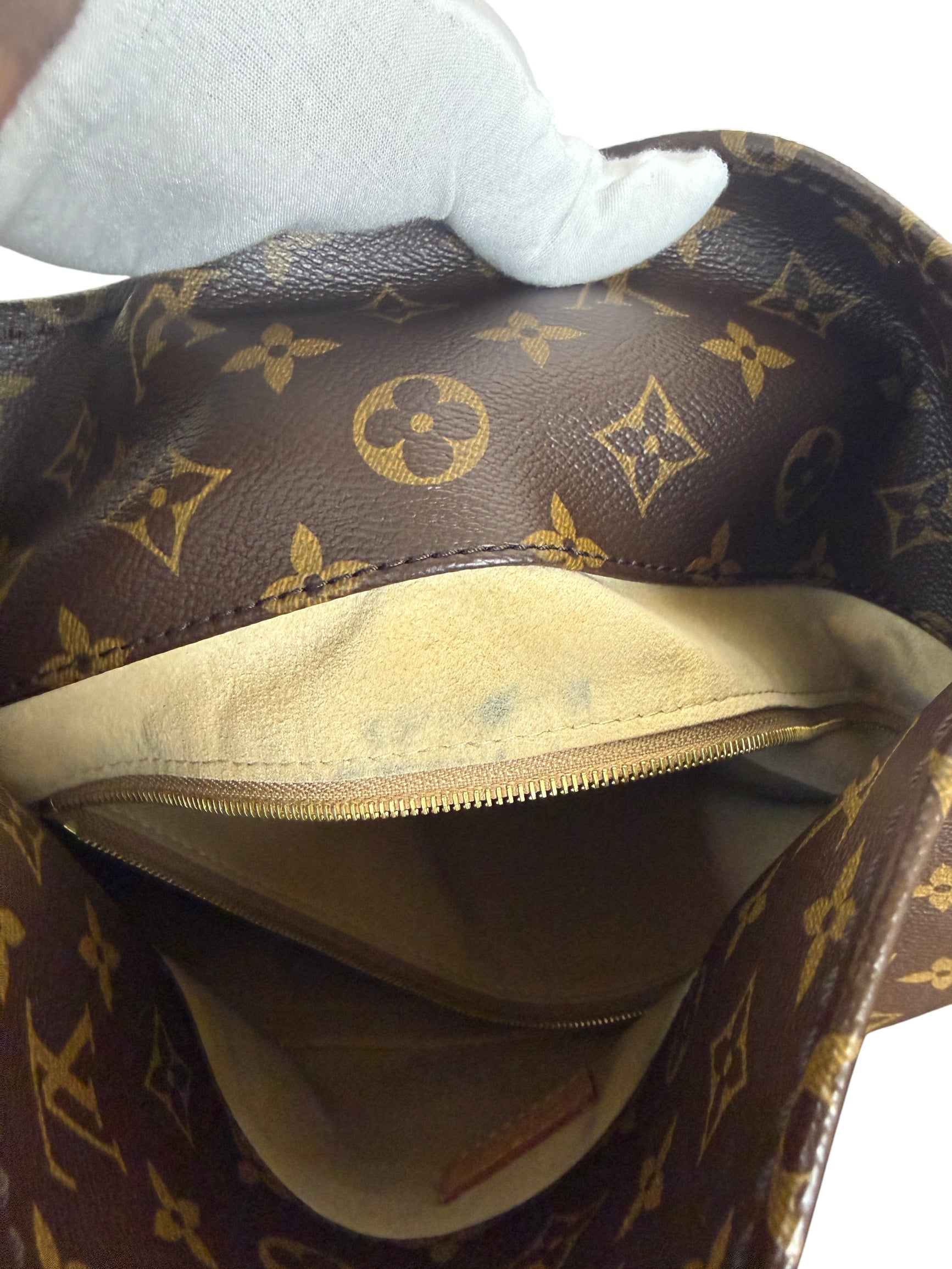 Louis Vuitton Artsy MM Hobo