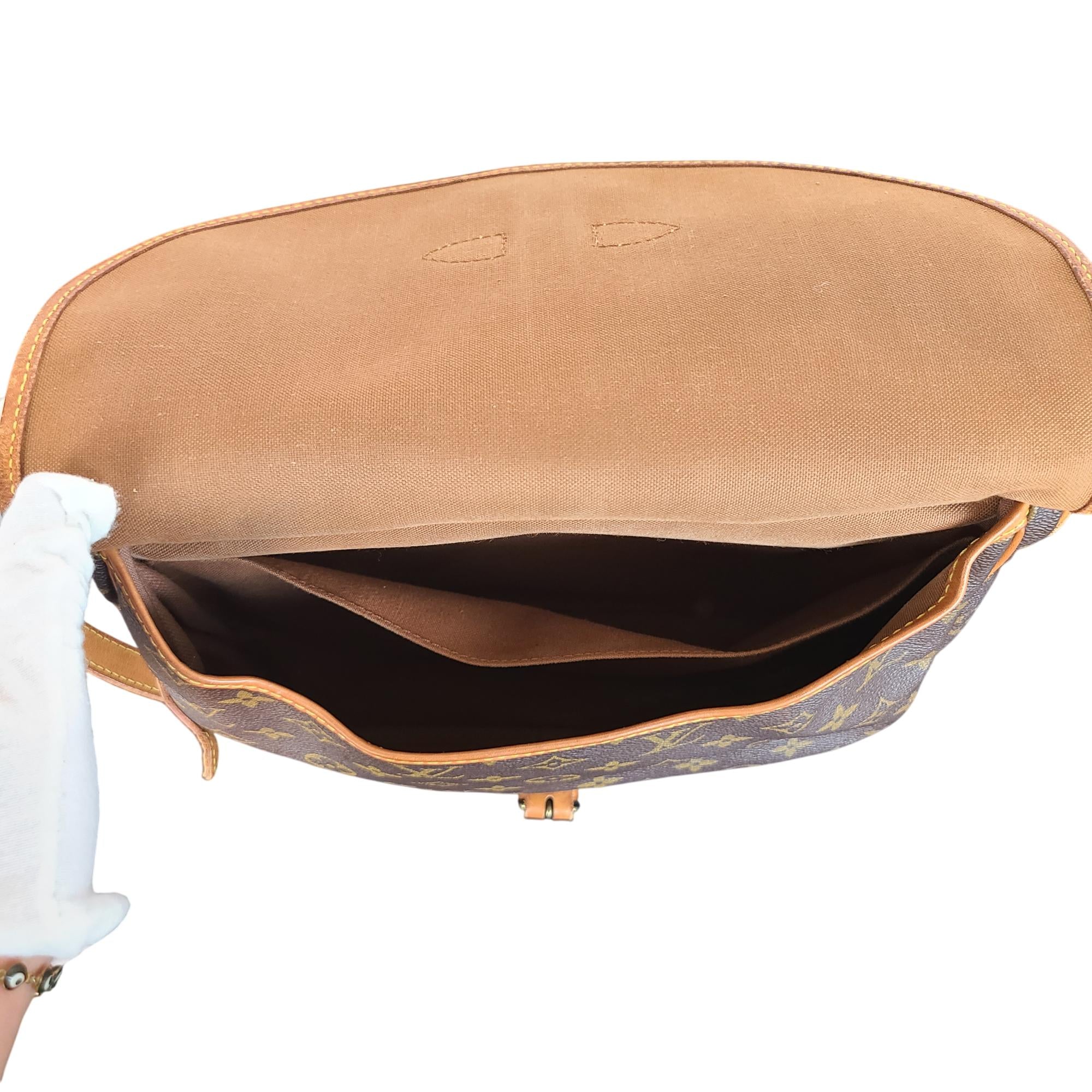 Louis Vuitton Saumur 35