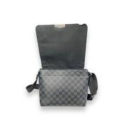 Louis Vuitton District PM Messenger