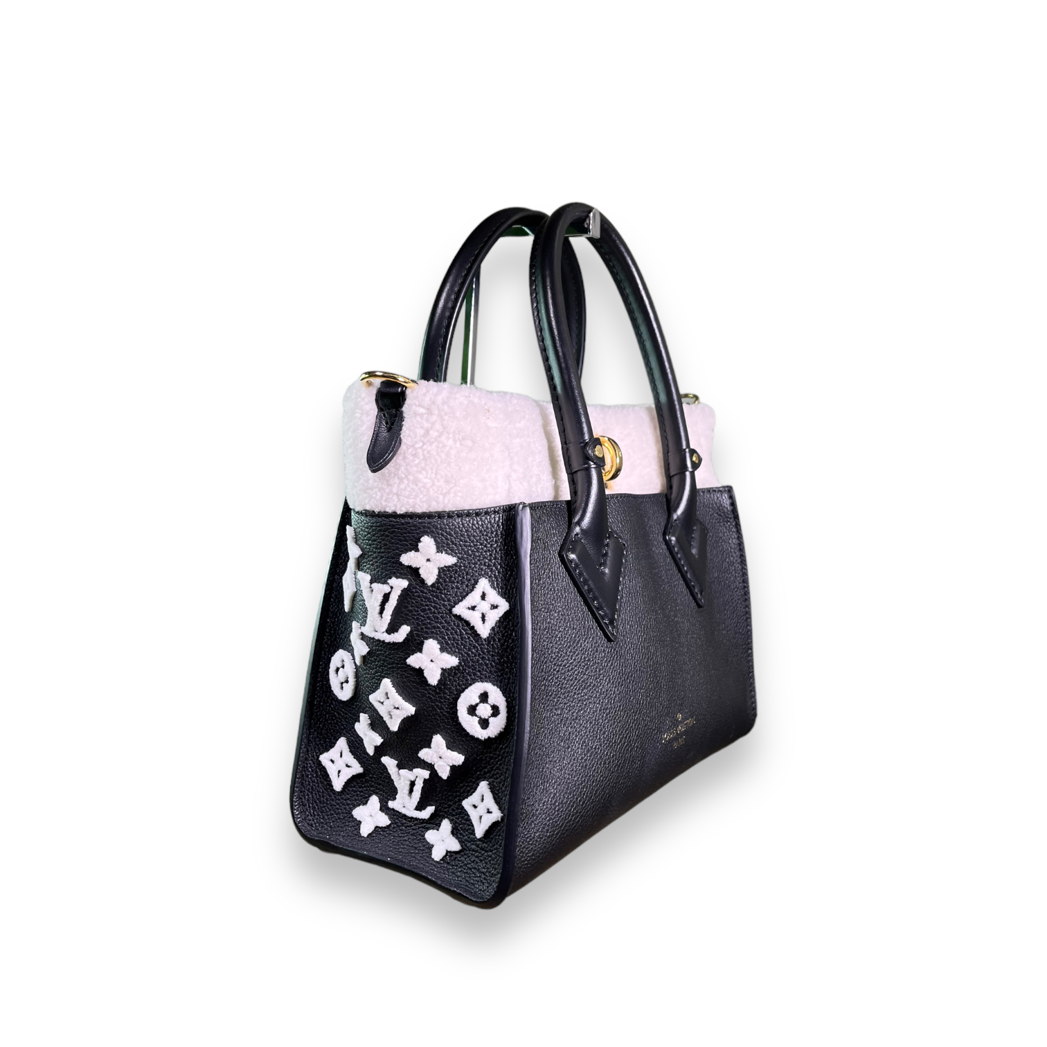 Louis Vuitton On My Side PM
