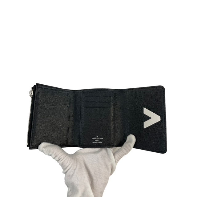 lvtwistwallet_2.png