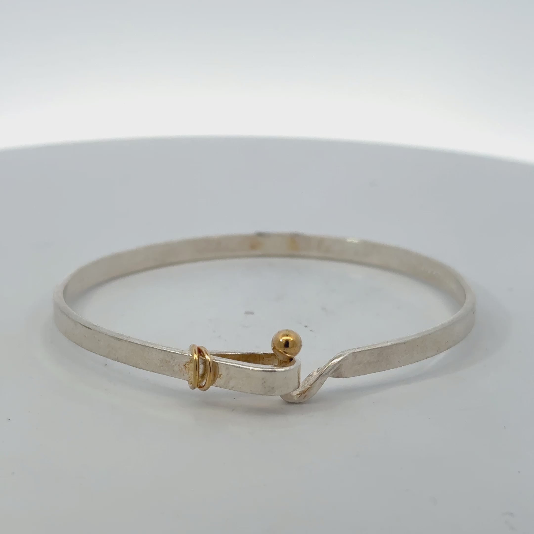 Sterling Silver and 18k Yellow Gold Hook and Eye Bangle Bracelet Tiffany & Co. 925, 18k